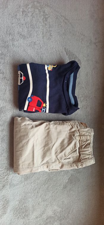 Lot pantalon et tee shirt