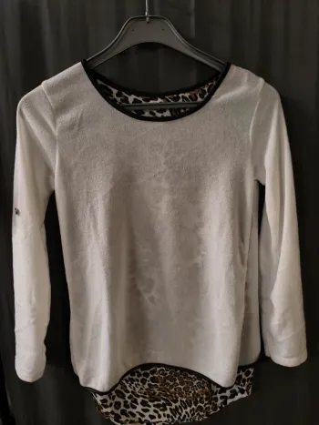 247800 pull blanc léopard femme S/M