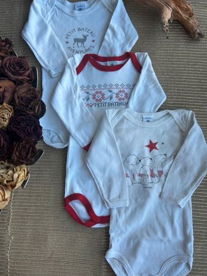 3 bodys Petit Bateau 6 mois - photo numéro 2