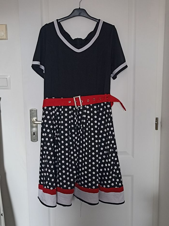 Robe pin up