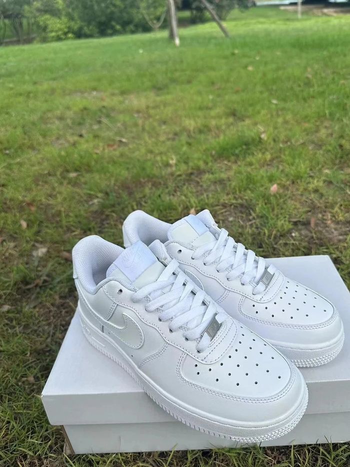 Nike Air Force 1 Low '07 White 42 - photo numéro 2