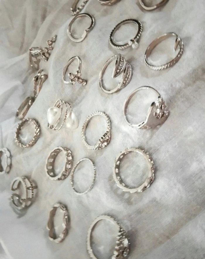 A40 lot de 23 bagues chromé argenté tendance diverses taille.neuves - photo numéro 2