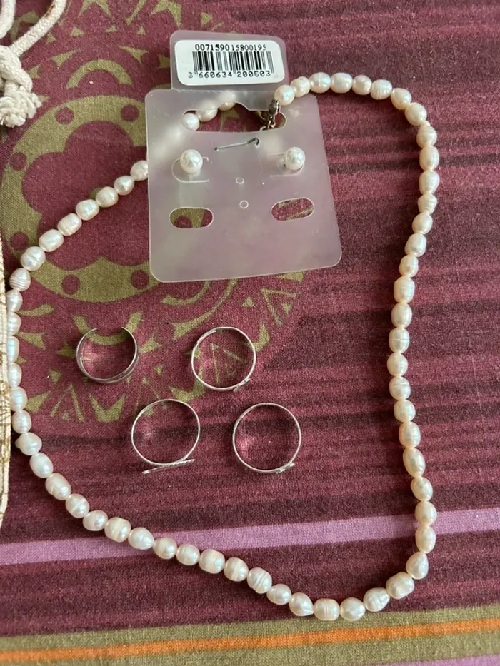 Lot de bijoux nacrés avec bagues de pieds et un étui offert - photo numéro 2