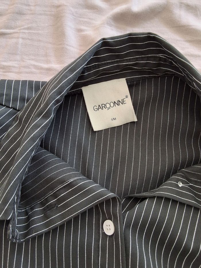 Chemise longue et large,  couleur noir rayures blanches, taille S/M - photo numéro 4