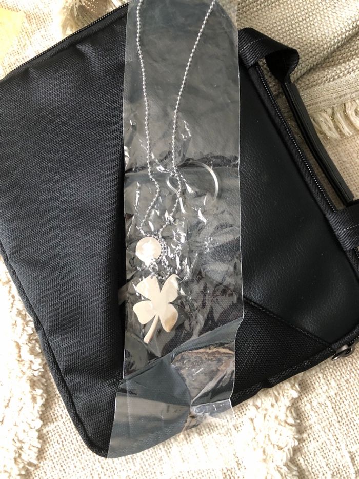 Sautoir argenté trèfles - photo numéro 1