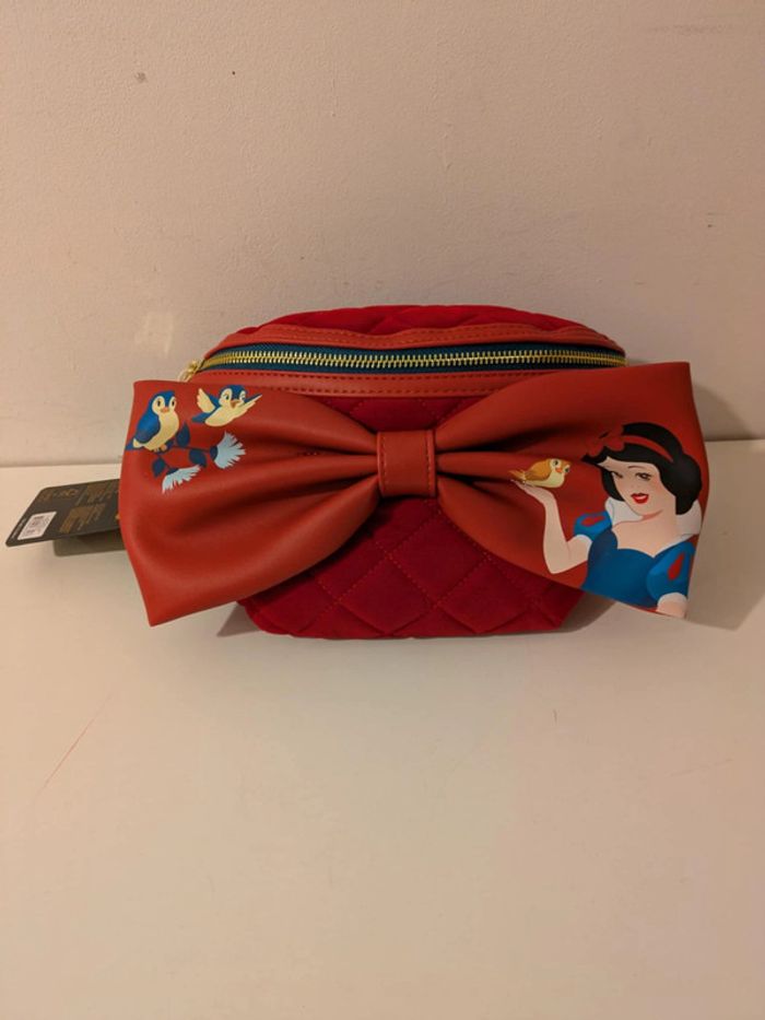 Loungefly Blanche Neige velvet belt bag
