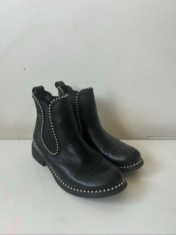 Jolies bottines à clous - 36