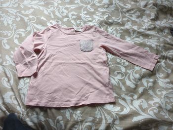 T-shirt manches longues rose pâle poche argent tao paillettes Tao 23 24 mois neuf