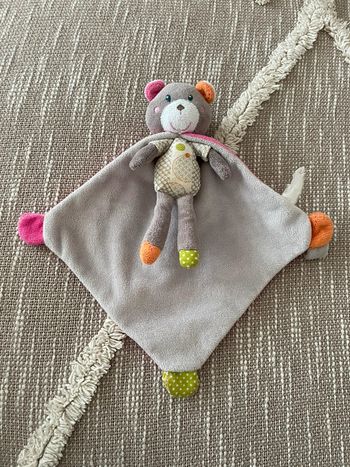 Peluche doudou plat 25cm Nicotoy ours gris à cape rose très bon état