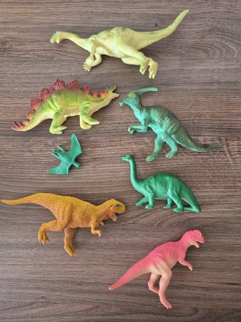 Lot de 7 figurines dinosaures