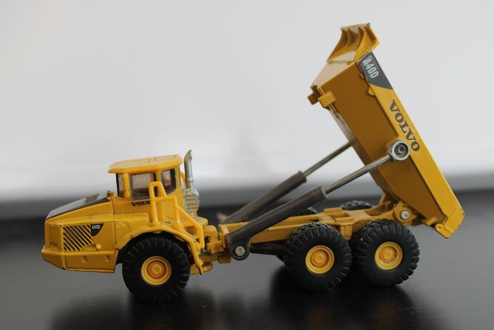 Siku Camion benne volvo articulé - photo numéro 2