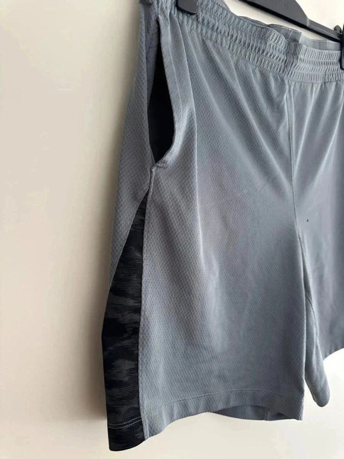 Short Nike basketball taille XL - photo numéro 2