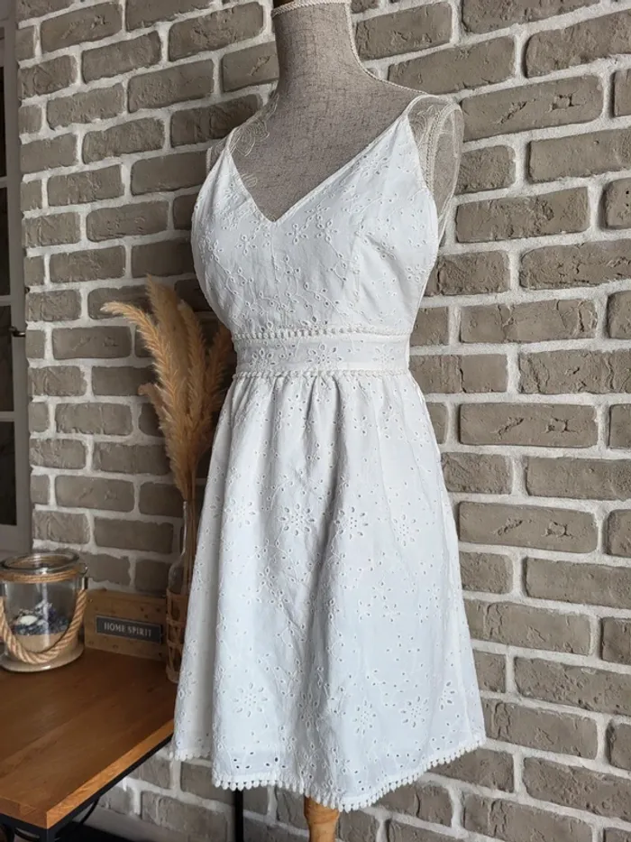 Robe romantique broderies anglaises et magnifique dos nu Pimkie - Neuve avec étiquette - photo numéro 10