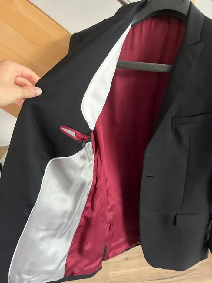 Veste de costume noire intérieur rouge - photo numéro 3