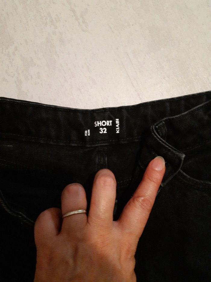 Short en jean noir - photo numéro 2