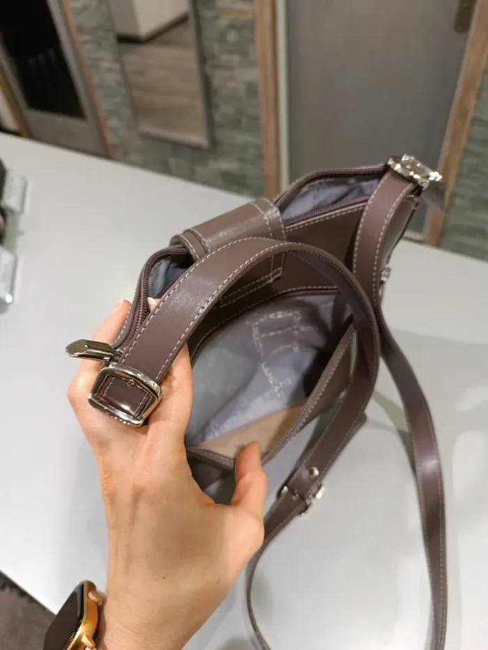 Sac besace bandoulière Lancaster cuir taupe - photo numéro 19