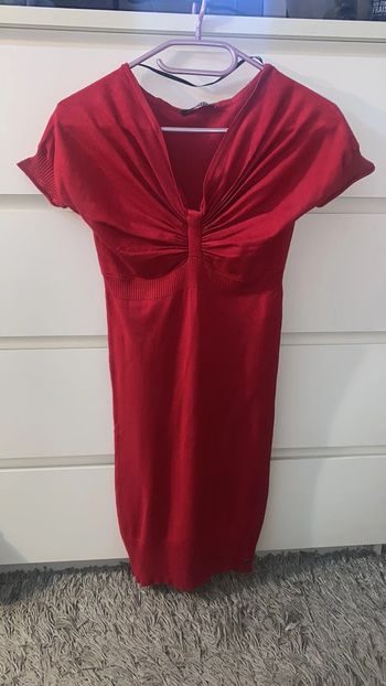 Jolie robe  moulante (taille S)