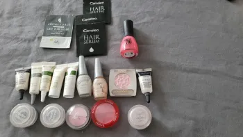 Lot 19 produits maquillage divers marque