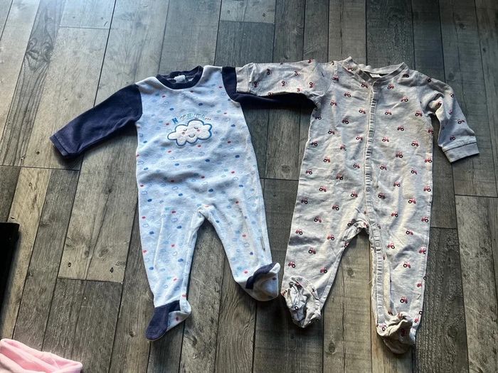2 pyjamas
