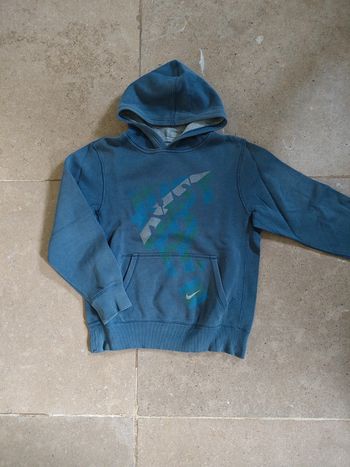 Pull Nike taille 152-158 (12-13 ans)