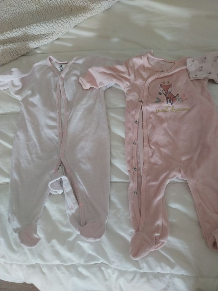4 pyjamas 6 mois - photo numéro 2