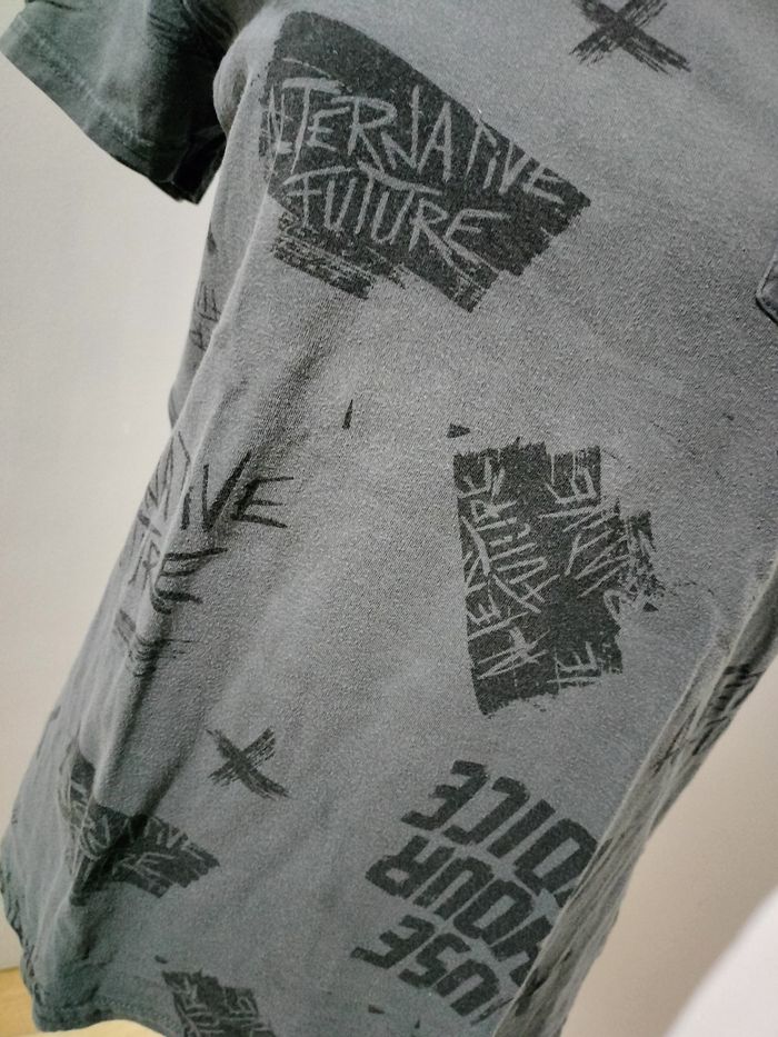 T-shirt manches courtes grunge Kiabi T.S ou 16 ans - photo numéro 2