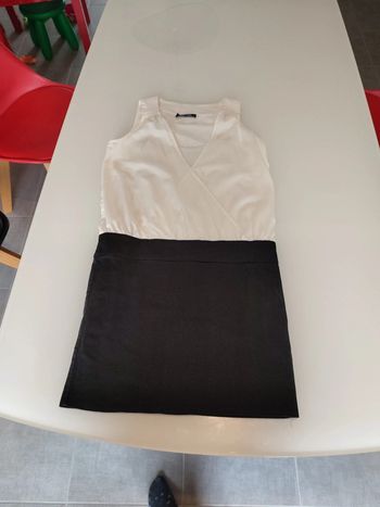 Robe noire et blanche