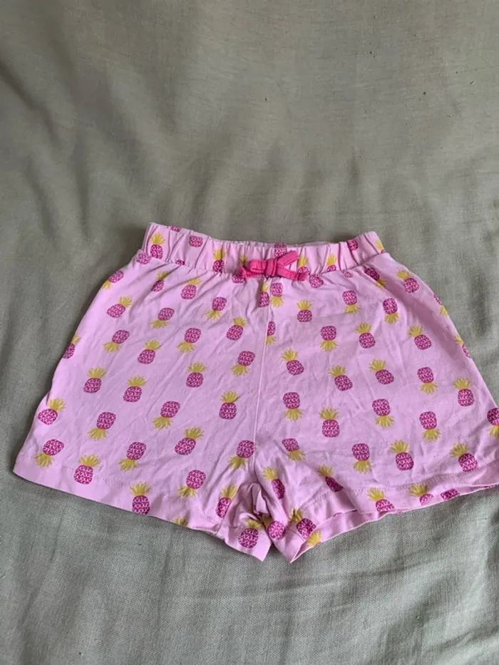 Short fille