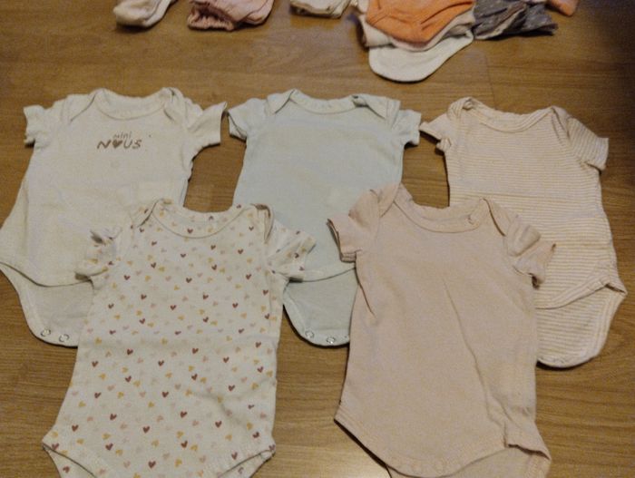lot de 24 articles fille 0 et 1 mois - photo numéro 4