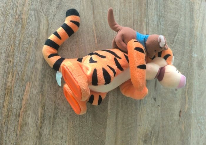 Peluche interactive Tigrou avec petit gourou Disney - photo numéro 4
