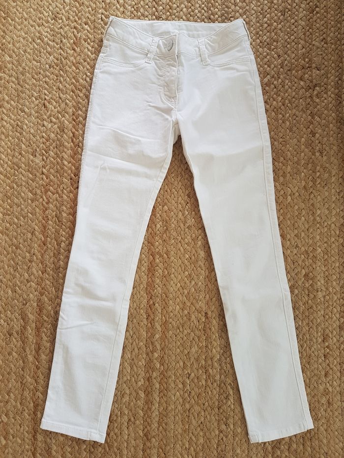 Jeans slim blanc
Eddie pen
Taille 8 ans
Etat neuf. Porté une fois - photo numéro 2