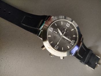 Montre homme sport noir argenté