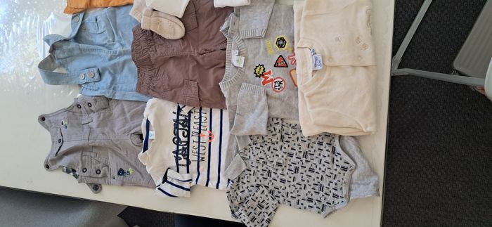 lot de vêtements (3mois) - photo numéro 2