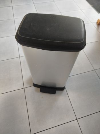 Poubelle curver