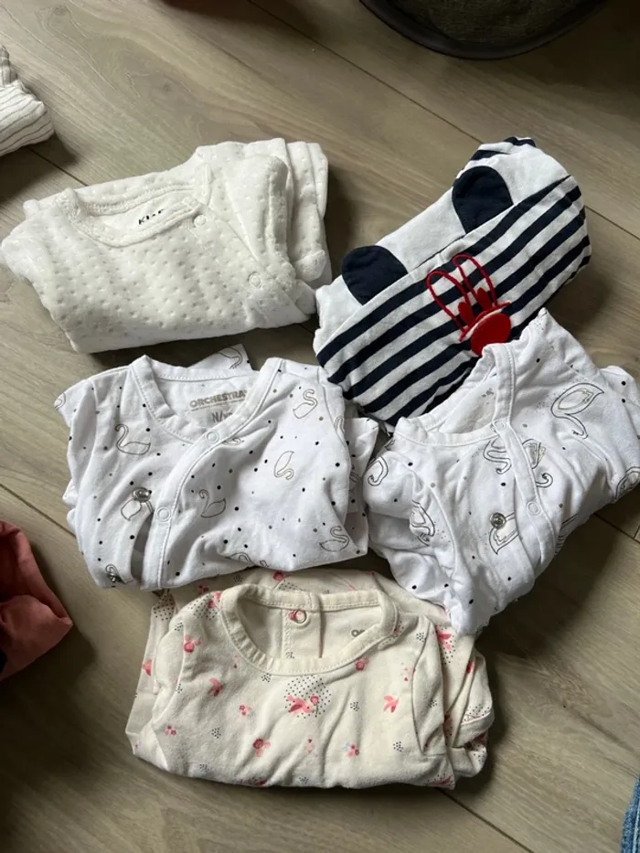 Lot pyjama + body - photo numéro 2