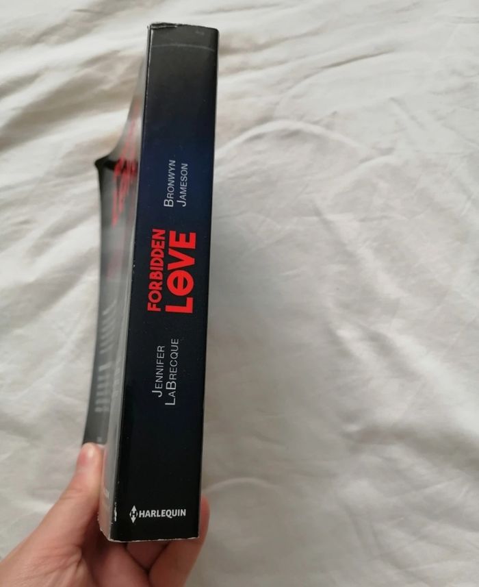 Livre forbidden love - photo numéro 3