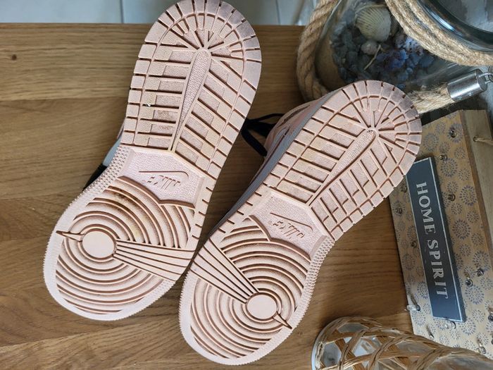 Baskets Nike Jordan 1 Mid Black Toe orange arctique - banc noir et rose, excellent état - photo numéro 17