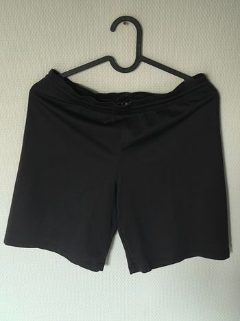 Short sport noir enfant 10 ans