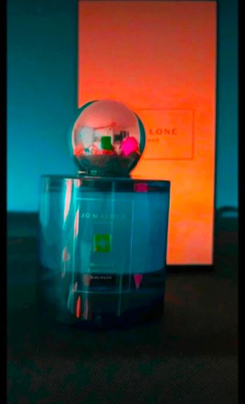 Moonlite camomile Jo Malone Neuf jamais utilisé

Une promenade nocturne pleine de promesses. La fraîcheur enchanteresse des feuilles de camomille anglaise se mêle aux fleurs de lune bleues, aperçues dans le jardin à la nuit tombée. Enlassé dans la douce s