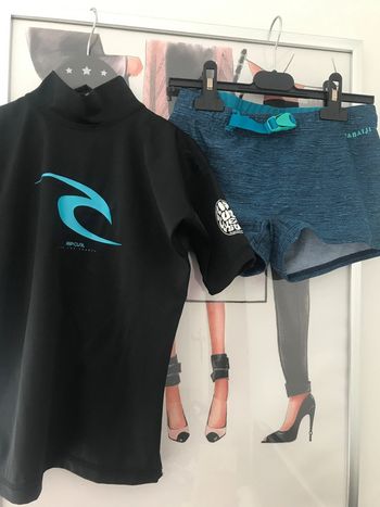 Tee shirt lycra Rip Curl et shorty bain 10 ans