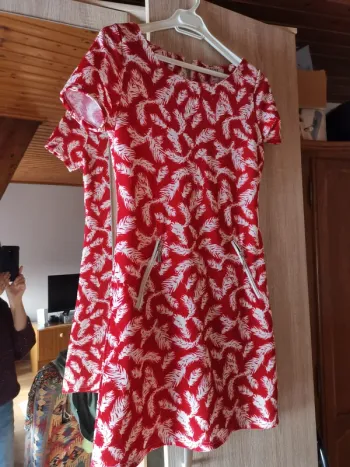Superbe petite robe rouge taille s