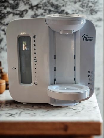 Machine à préparer  les biberons
