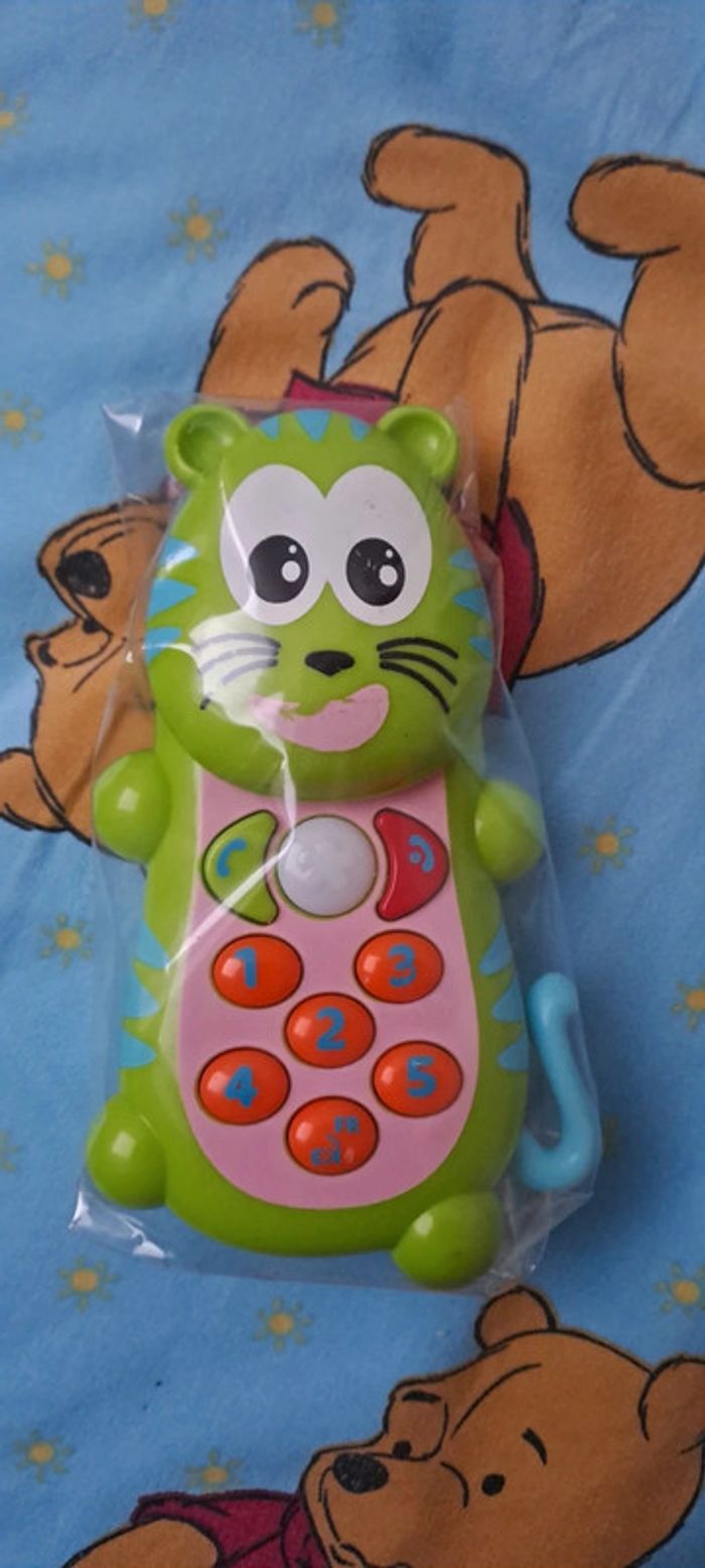 Téléphone bebe chat
