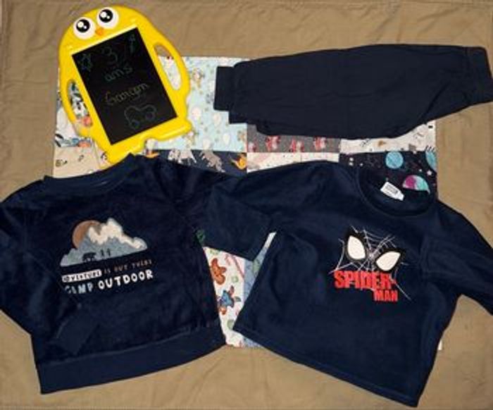 Lot pyjamas dépareillés polaire et fin deux pièces garçon - T3ans