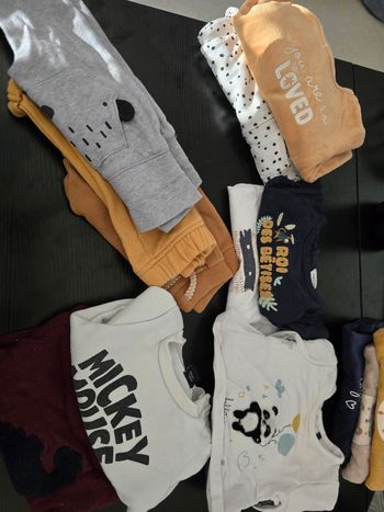 Lot de 20 pieces de vetements en 1 mois