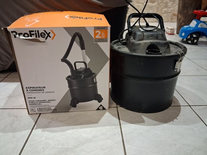 Aspirateur a cendre