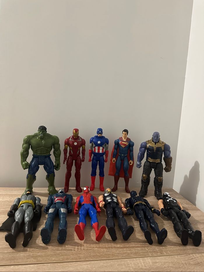 Lot de 10 figurines Hasbro 30 cm + 1 figurine superman.