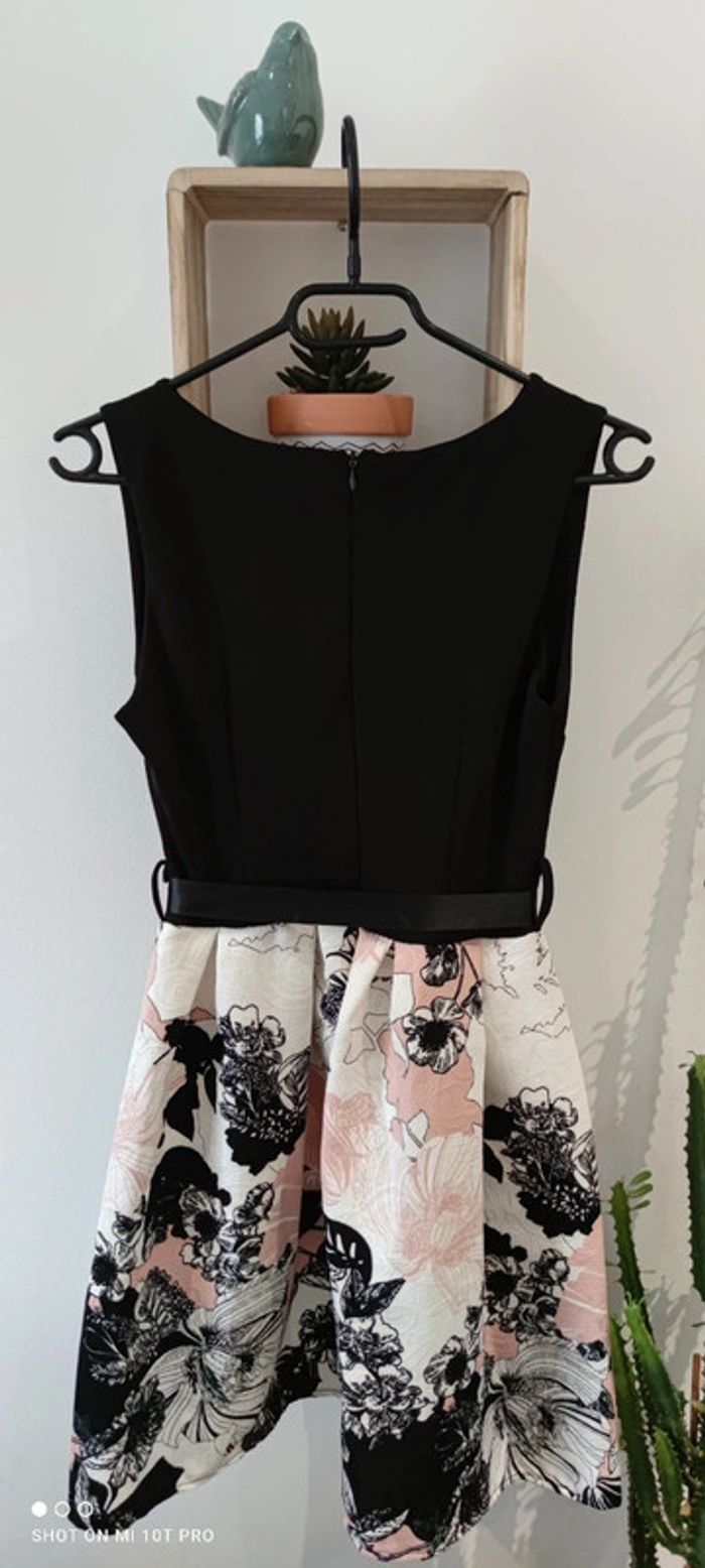 Jolie robe fleurie 🎀 - photo numéro 4