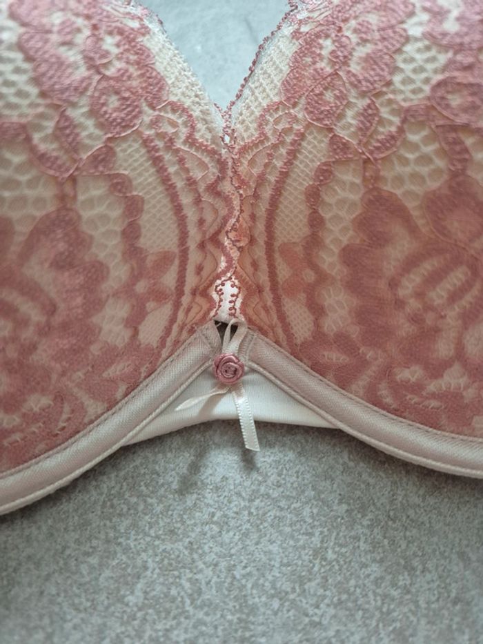 Soutien gorge rose blanc push up c&a - photo numéro 2