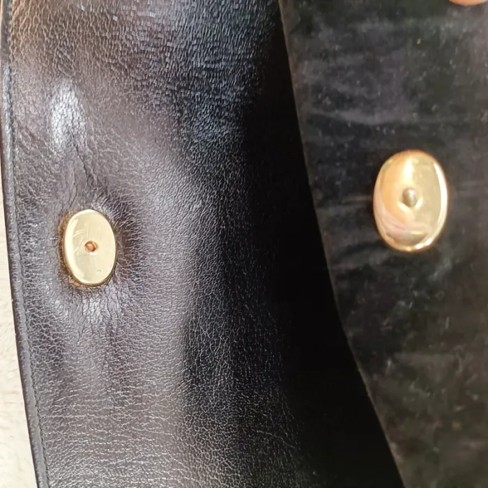 Sac à main vintage noir cuir croco et boucle dorée réglable format épaule S051 - photo numéro 10